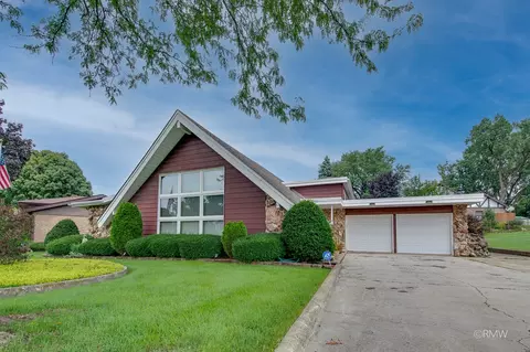 Exterior - 21 W310 Tee Ln, Itasca, IL 60143 photo 2 of 7