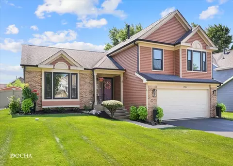 1741 Somerfield Ln, Crystal Lake, IL 60014