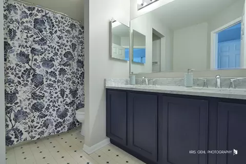 Bath - 606 Howard Ave, East Dundee, IL 60118 photo 2 of 3