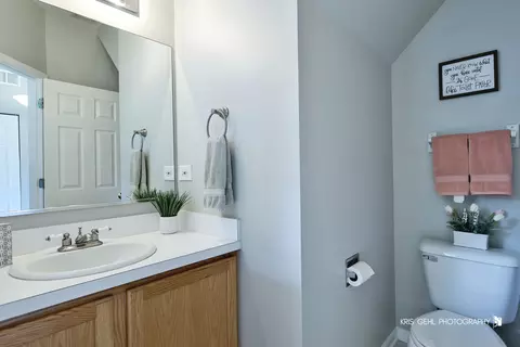 Bath - 606 Howard Ave, East Dundee, IL 60118 photo 1 of 3
