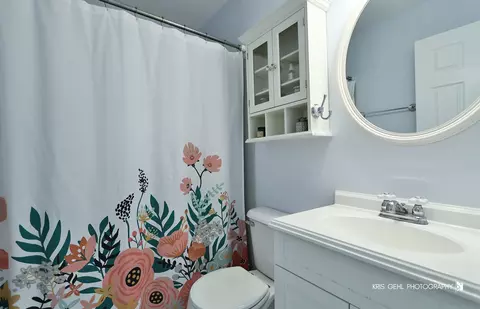 Bath - 606 Howard Ave, East Dundee, IL 60118 photo 3 of 3