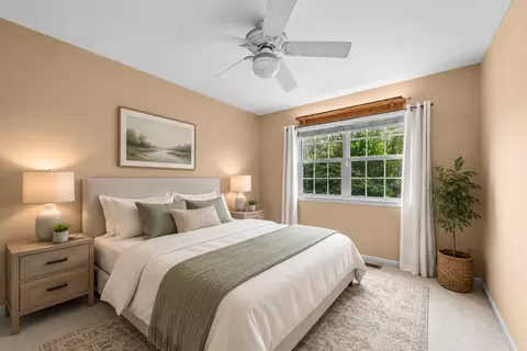 Bedroom - 1233 Old Timber Ct, Hoffman Estates, IL 60192 photo 3 of 4