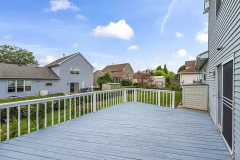Exterior - 1233 Old Timber Ct, Hoffman Estates, IL 60192 photo 3 of 7