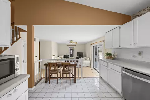 Kitchen - 1233 Old Timber Ct, Hoffman Estates, IL 60192 photo 2 of 5