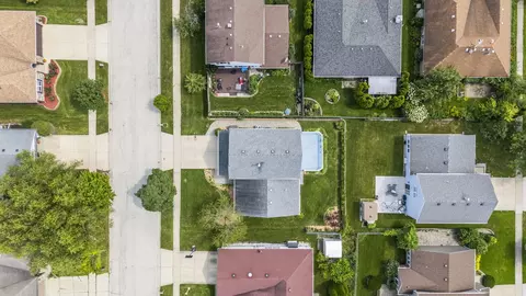View/Area - 1233 Old Timber Ct, Hoffman Estates, IL 60192 photo 1 of 4