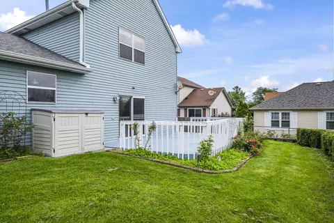 Exterior - 1233 Old Timber Ct, Hoffman Estates, IL 60192 photo 6 of 7
