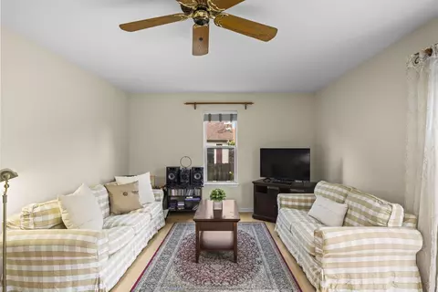 Living - 1233 Old Timber Ct, Hoffman Estates, IL 60192 photo 4 of 6