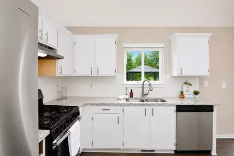 Kitchen - 21503 W Georgetown Dr, Plainfield, IL 60544 photo 3 of 3