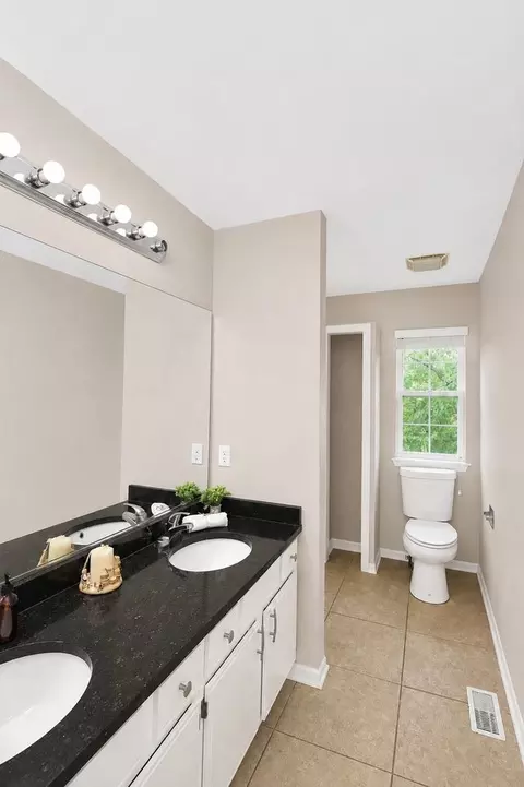 Bath - 21503 W Georgetown Dr, Plainfield, IL 60544 photo 2 of 4