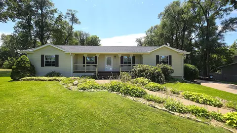 1941 W 53rd St, Davenport, IA 52806