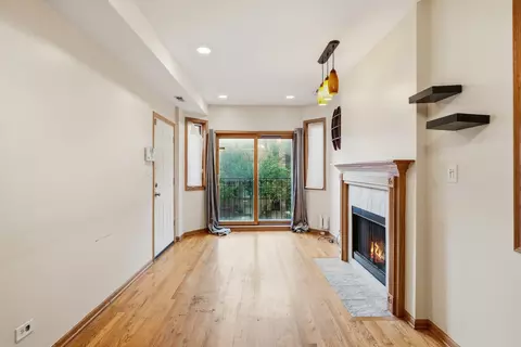 Living - 1469 E 69th St #2, Chicago, IL 60637 photo 1 of 3