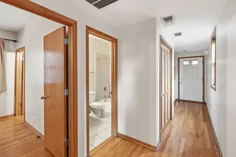 Entry Way - 1469 E 69th St #2, Chicago, IL 60637 photo 1 of 1