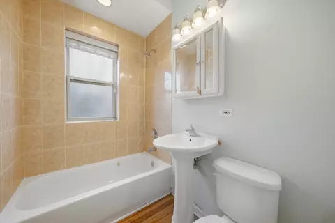 Bath - 850 E 82nd St #3, Chicago, IL 60619 photo 1 of 1