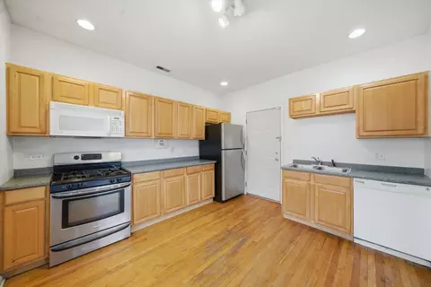 Kitchen - 850 E 82nd St #3, Chicago, IL 60619 photo 1 of 4