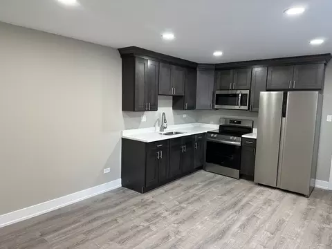Kitchen - 7645 S Roberts Rd, Bridgeview, IL 60455 photo 4 of 4