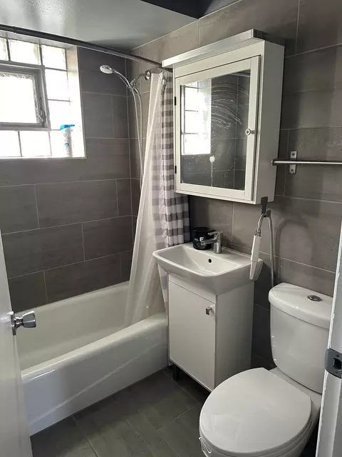 Bath - 7645 S Roberts Rd, Bridgeview, IL 60455 photo 1 of 2