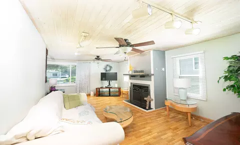 Living - 303 Macgregor Rd, Lockport, IL 60441 photo 2 of 4