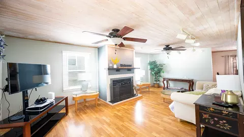 Living - 303 Macgregor Rd, Lockport, IL 60441 photo 1 of 4