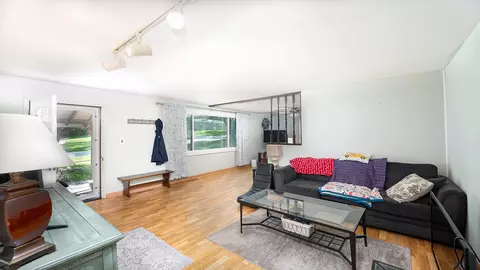 Living - 303 Macgregor Rd, Lockport, IL 60441 photo 3 of 4
