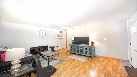 Living - 303 Macgregor Rd, Lockport, IL 60441 photo 4 of 4