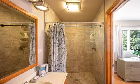 Bath - 303 Macgregor Rd, Lockport, IL 60441 photo 4 of 4