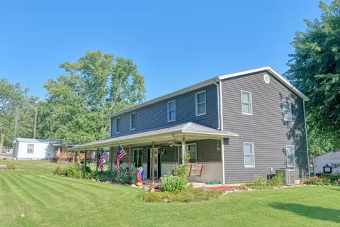 Exterior - 708 E Walnut St, Steeleville, IL 62288 photo 3 of 8
