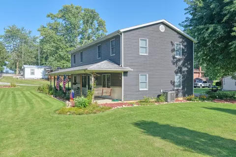 Exterior - 708 E Walnut St, Steeleville, IL 62288 photo 5 of 8