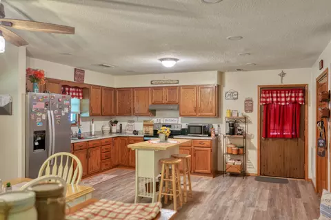 Kitchen - 708 E Walnut St, Steeleville, IL 62288 photo 4 of 8