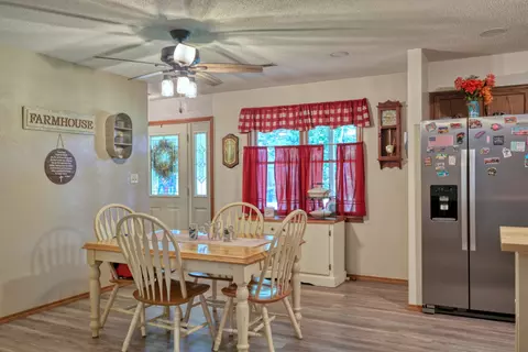 Dining - 708 E Walnut St, Steeleville, IL 62288 photo 2 of 2