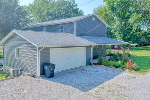 Exterior - 708 E Walnut St, Steeleville, IL 62288 photo 7 of 8