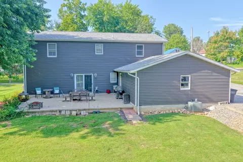 Exterior - 708 E Walnut St, Steeleville, IL 62288 photo 8 of 8