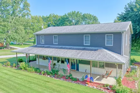 Exterior - 708 E Walnut St, Steeleville, IL 62288 photo 6 of 8