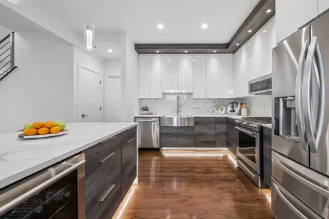 Kitchen - 695 E Nerge Rd, Roselle, IL 60172 photo 3 of 5