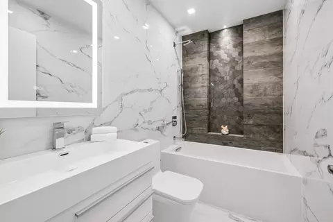 Bath - 695 E Nerge Rd, Roselle, IL 60172 photo 3 of 3