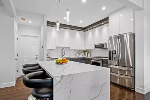 Kitchen - 695 E Nerge Rd, Roselle, IL 60172 photo 2 of 5