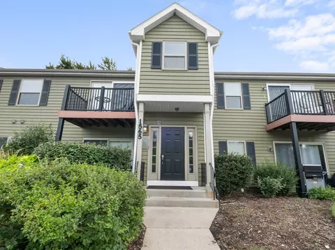 1565 Raymond Dr #203, Naperville, IL 60563