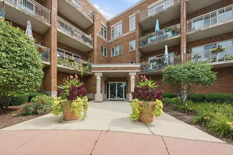 515 Main St #203, West Chicago, IL 60185