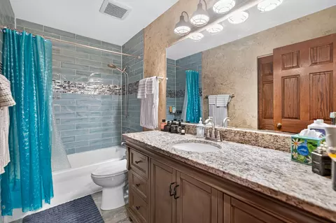 Bath - 551 Foxford Rd, Bartlett, IL 60103 photo 3 of 3