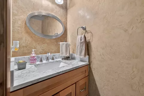 Bath - 551 Foxford Rd, Bartlett, IL 60103 photo 1 of 3
