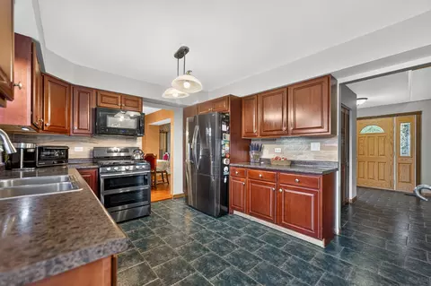 Kitchen - 551 Foxford Rd, Bartlett, IL 60103 photo 3 of 3