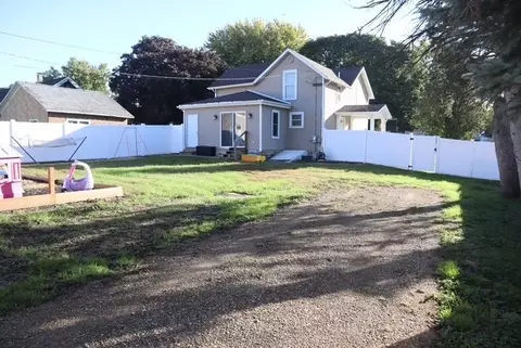 Exterior - 117 4th St, Walnut, IL 61376 photo 4 of 4