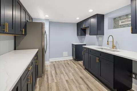 Kitchen - 5624 N Mango Ave, Chicago, IL 60646 photo 3 of 4