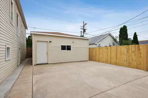 Exterior - 5624 N Mango Ave, Chicago, IL 60646 photo 1 of 2