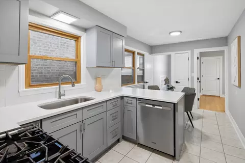Kitchen - 5624 N Mango Ave, Chicago, IL 60646 photo 2 of 4