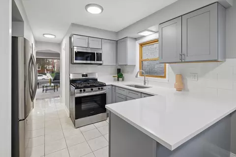 Kitchen - 5624 N Mango Ave, Chicago, IL 60646 photo 1 of 4