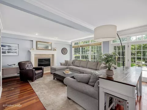 Living - 302 E Wilson St, Elmhurst, IL 60126 photo 1 of 2