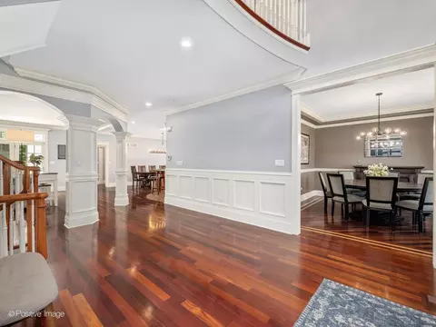 Entry Way - 302 E Wilson St, Elmhurst, IL 60126 photo 2 of 3