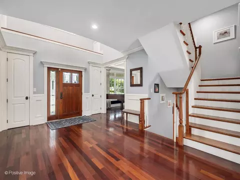 Entry Way - 302 E Wilson St, Elmhurst, IL 60126 photo 1 of 3