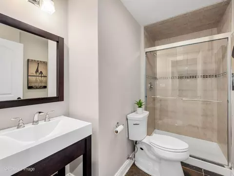 Bath - 302 E Wilson St, Elmhurst, IL 60126 photo 5 of 5