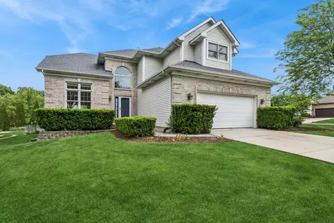 615 Wood Creek Dr, Antioch, IL 60002